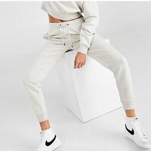 Nike size medium off white Nike Sportswear Essential Fleece Light Bone Jogger​​​